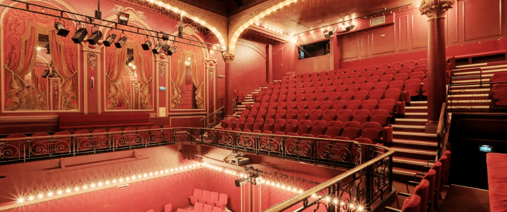 Louer le théâtre  ?